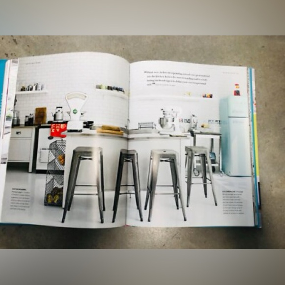 DECORATE by Holly Becker & Joanna Copestick - NO DUST JACKET Like New - Picture 3 of 6